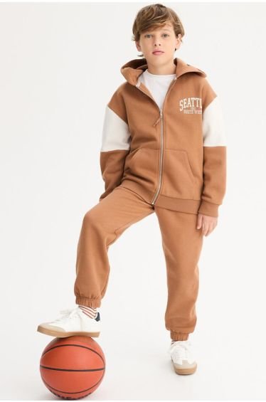 طقم بنطلون رياضي و سويتشيرت